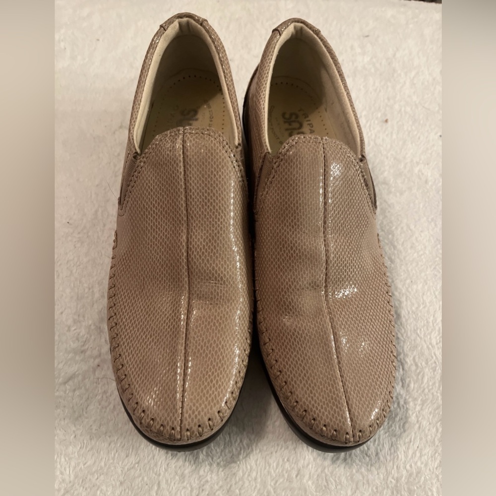 SAS Women's Textured Tan Slip-On Loafers